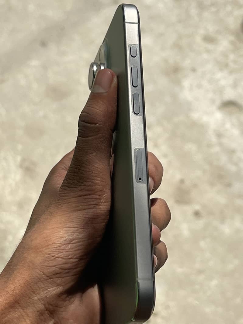 Apple iPhone 15 Pro Max 5