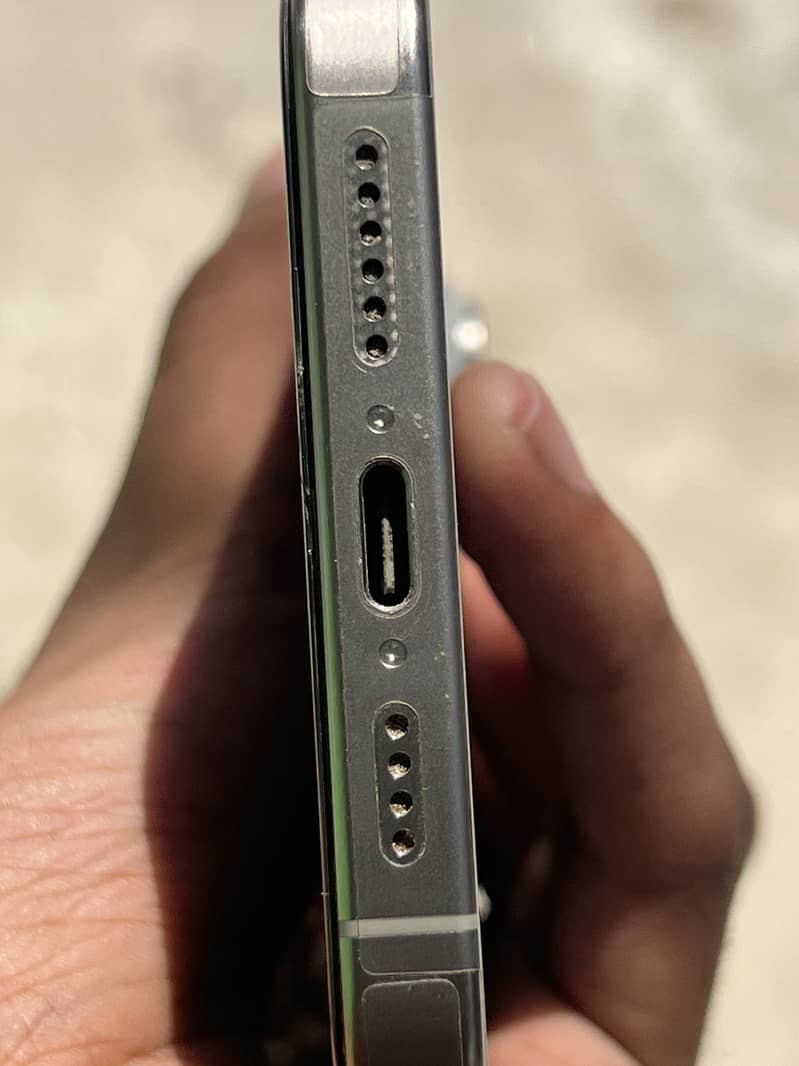 Apple iPhone 15 Pro Max 7