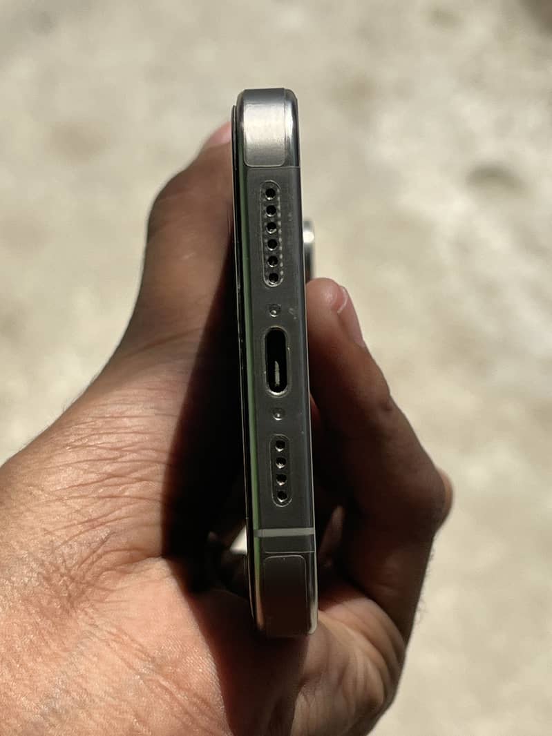 Apple iPhone 15 Pro Max 8