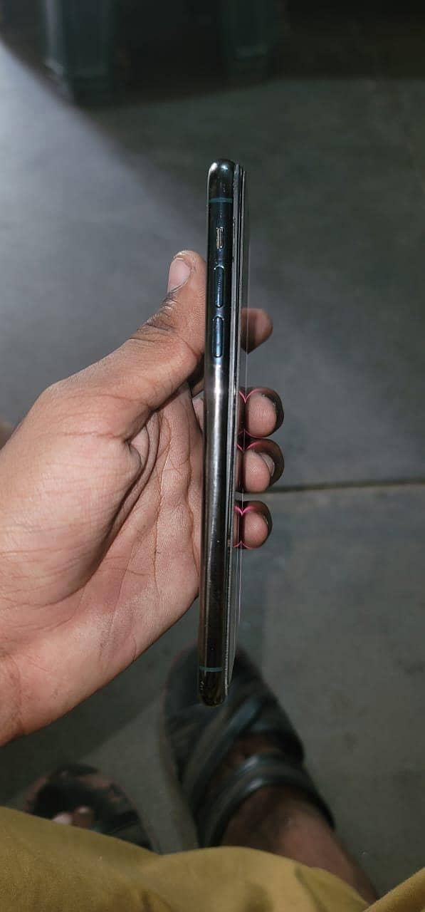 Apple iPhone 11 Pro Max 1