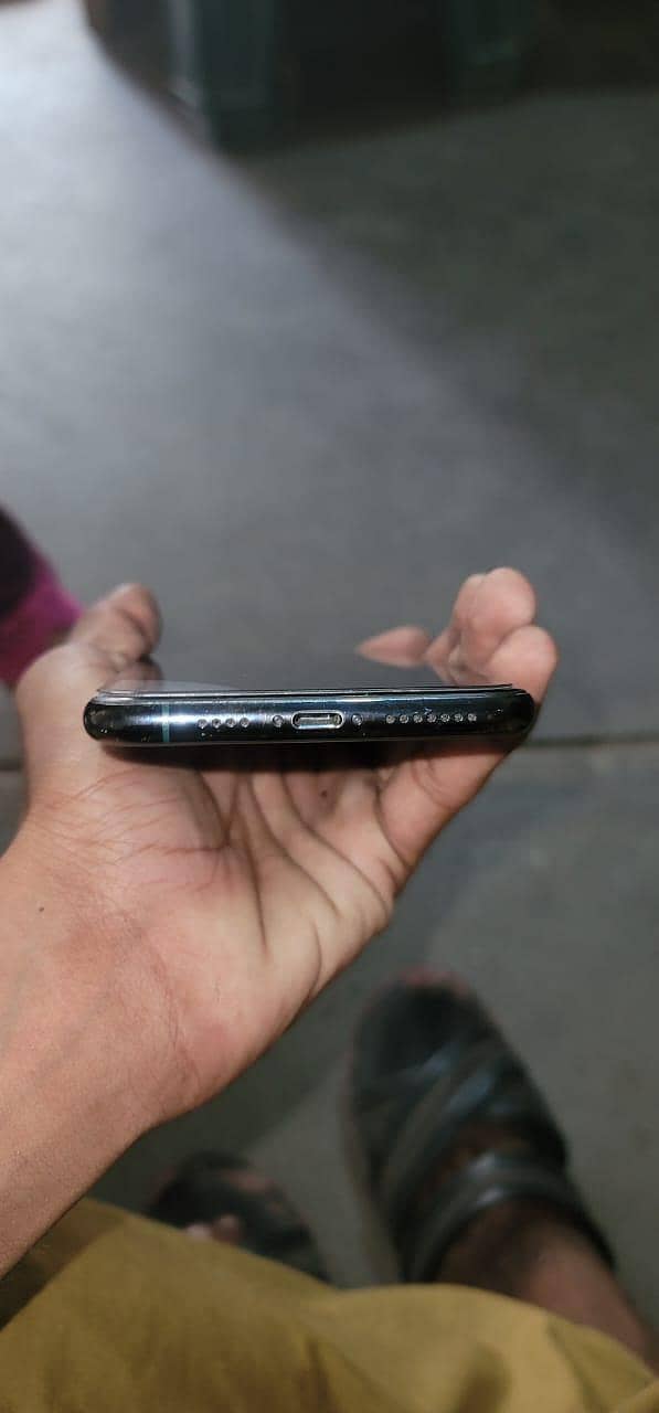 Apple iPhone 11 Pro Max 4