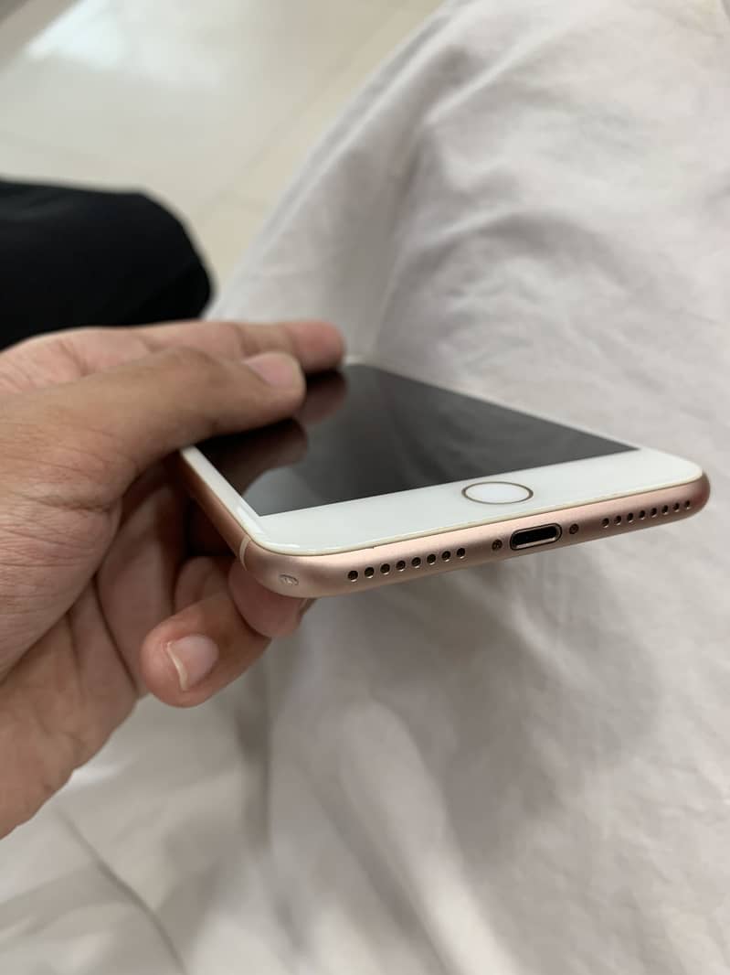 Apple iPhone 8 Plus 4