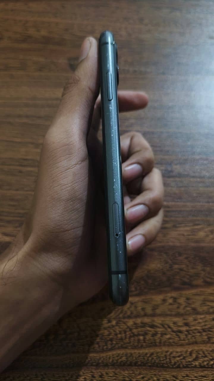 Apple iPhone 11 4