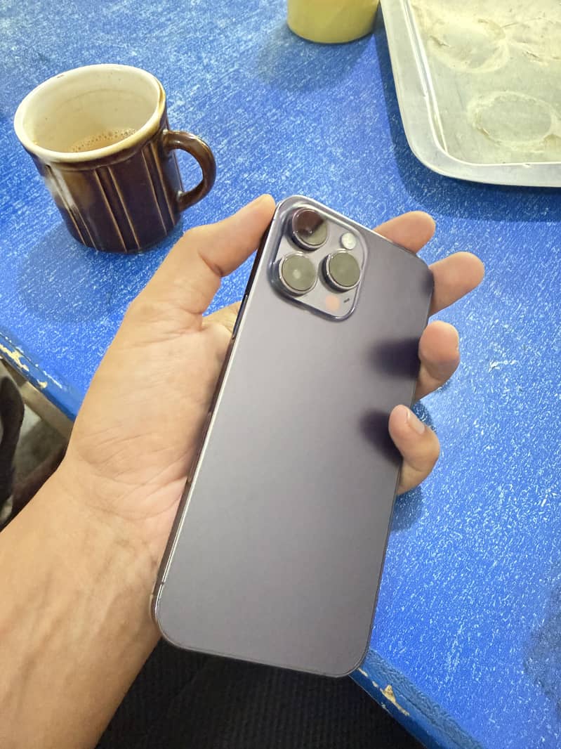 Apple iPhone 14 Pro Max 1