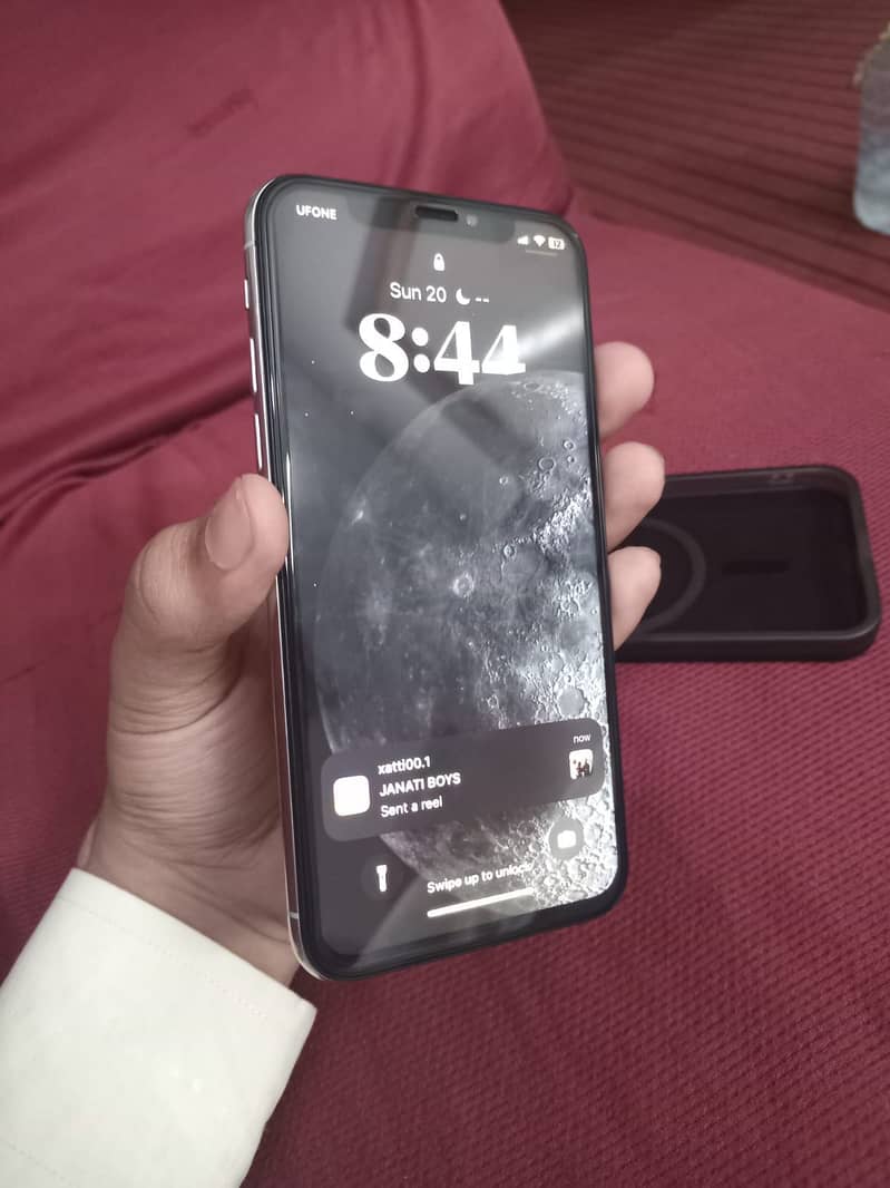 Apple iPhone X 4