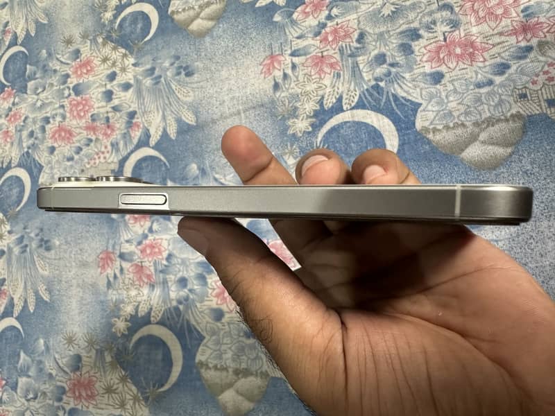 Apple iPhone 15 Pro Max 1