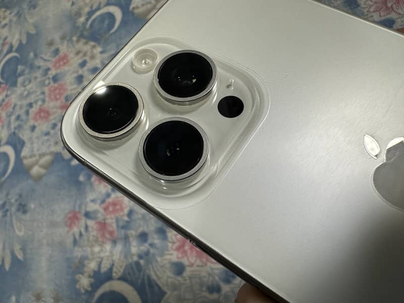Apple iPhone 15 Pro Max 5