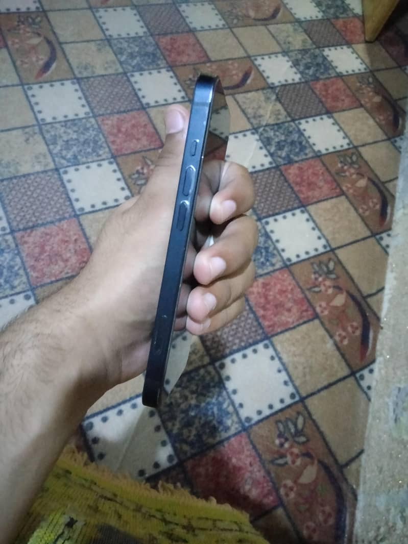 Apple iPhone 13 1