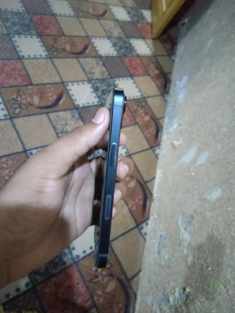 Apple iPhone 13 2