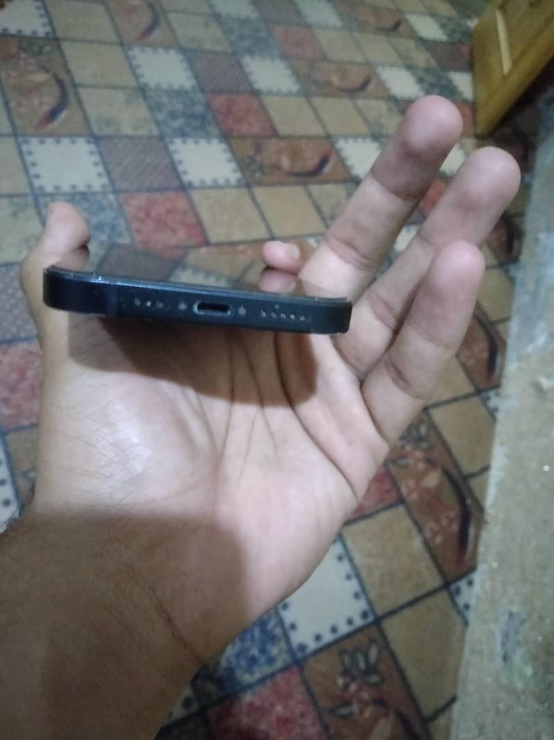 Apple iPhone 13 4