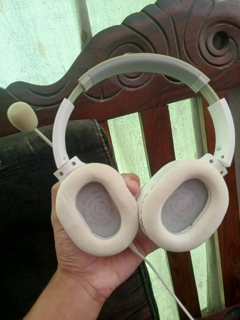 gaming headsets 1
