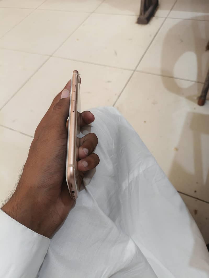 Apple iPhone 8 0