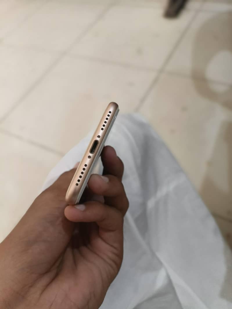 Apple iPhone 8 3