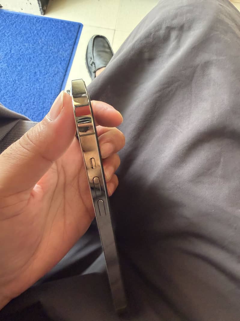 Apple iPhone 14 Pro Max 0