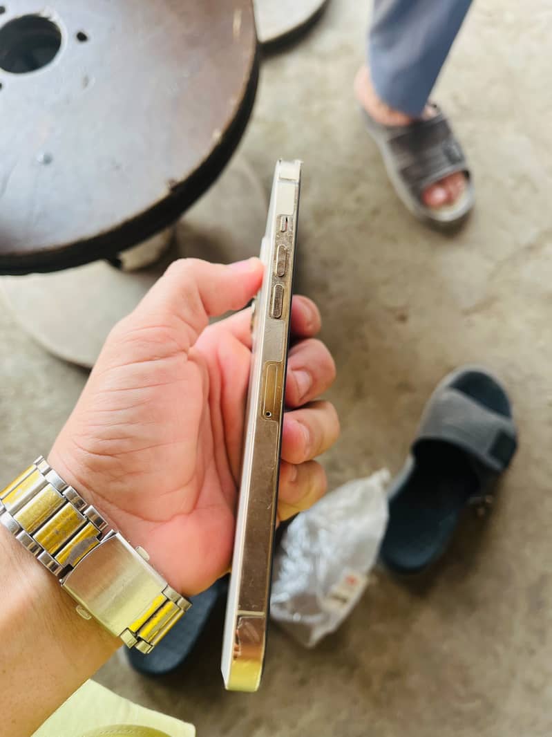 Apple iPhone 12 Pro Max 4