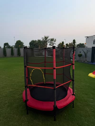 Kids Trampoline with Safety Net mint condition
