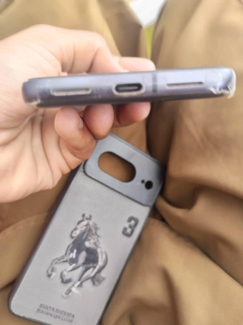 Google Pixel 8 4