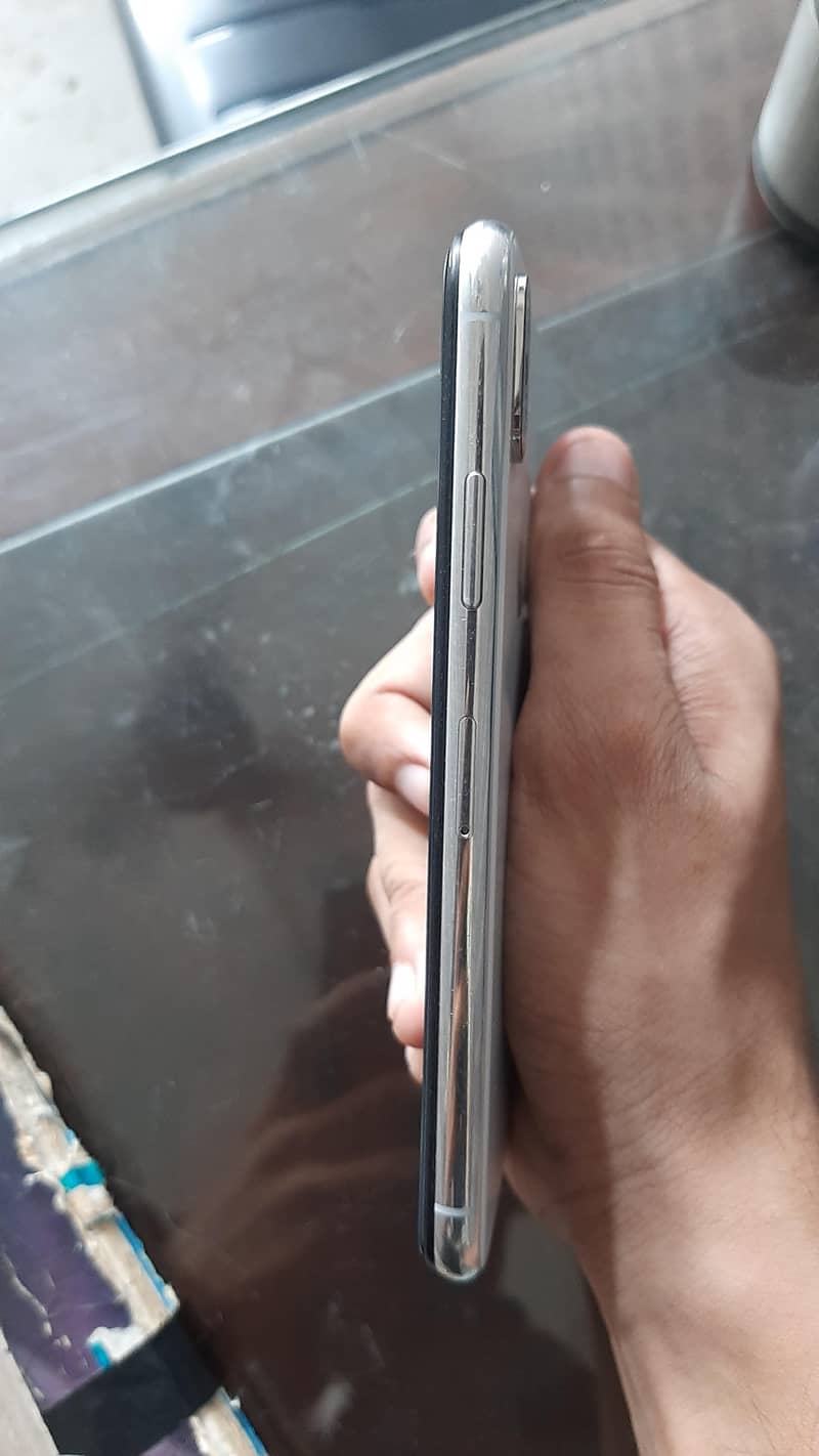 Apple iPhone X 3