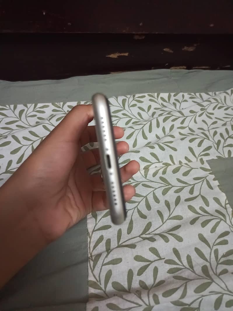 Apple iPhone 11 3