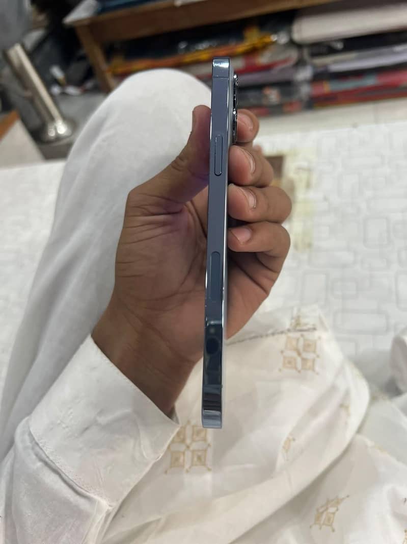 Apple iPhone 13 Pro Max 3