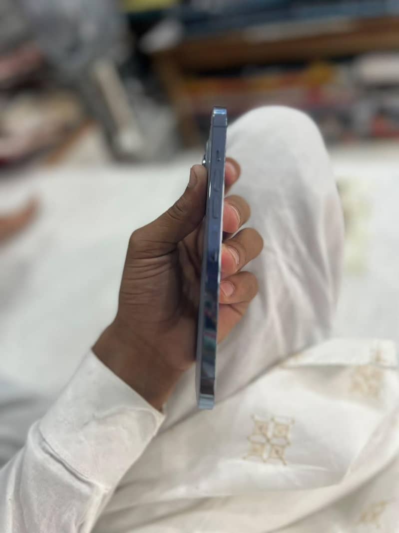 Apple iPhone 13 Pro Max 4