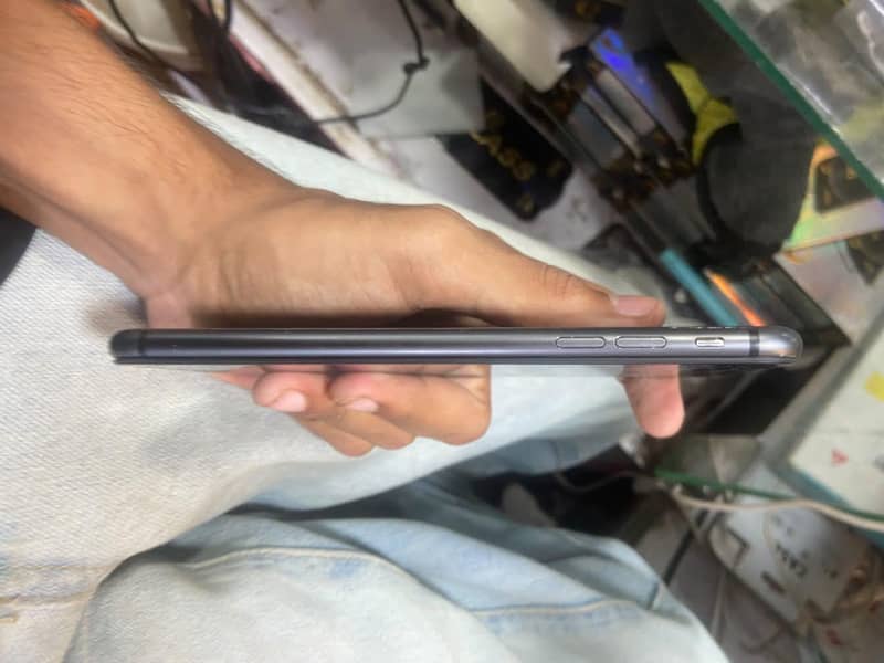 Apple iPhone 8 Plus 0
