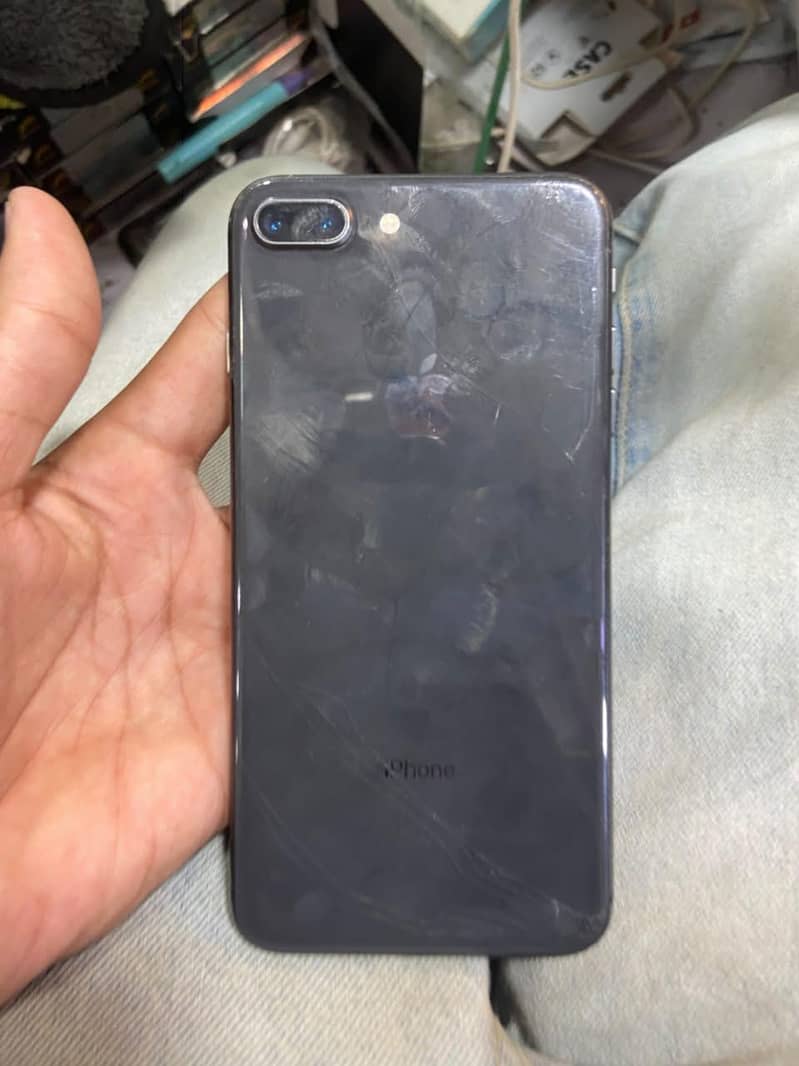 Apple iPhone 8 Plus 3