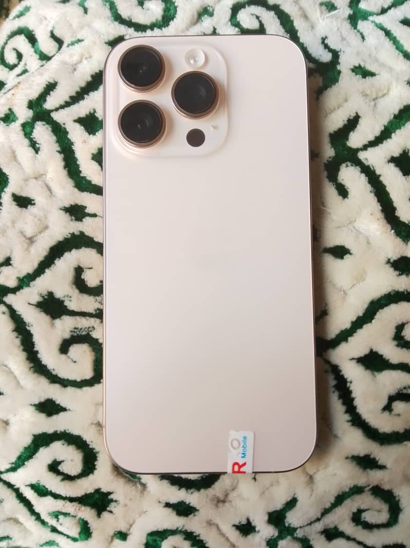 Apple iPhone 16 Pro 1