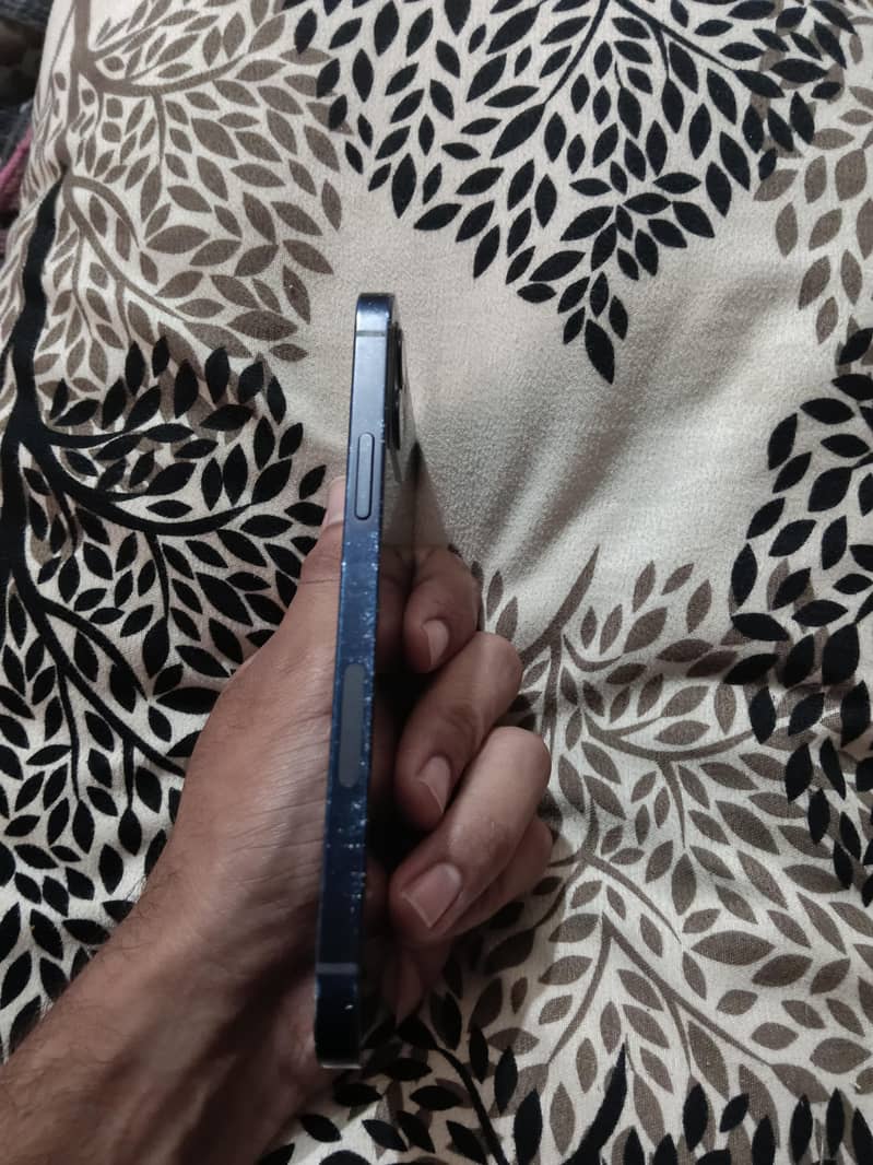 Apple iPhone 12 3