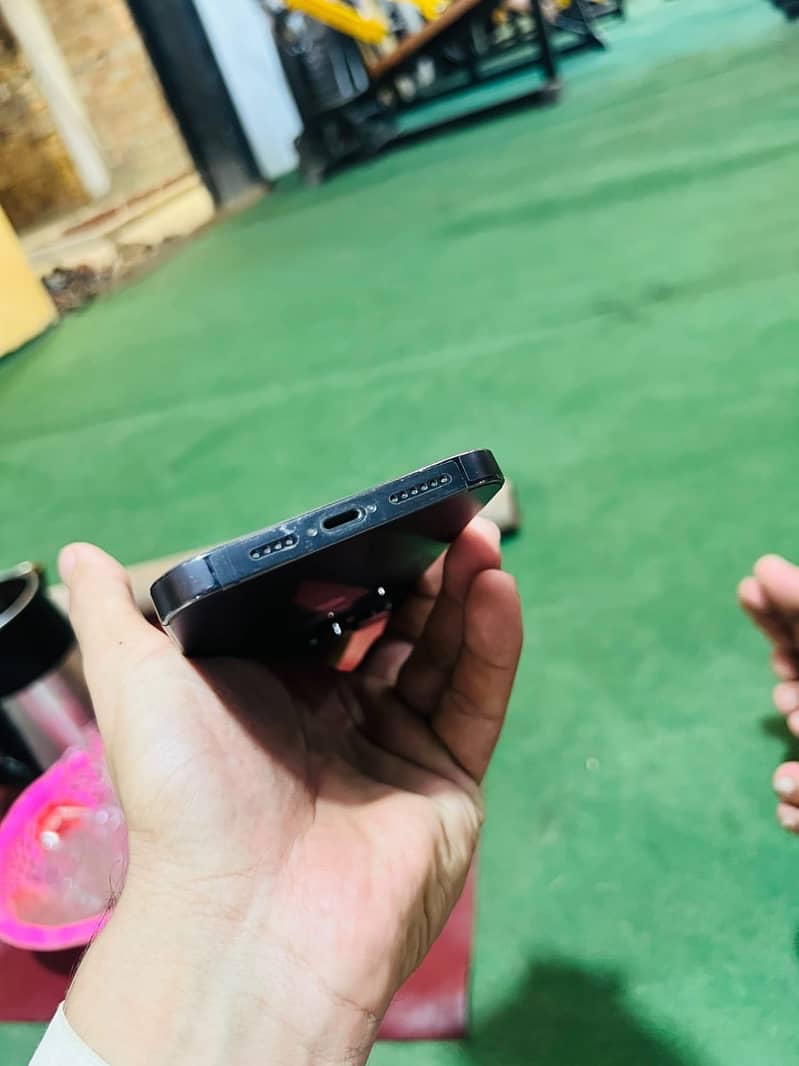Apple iPhone 14 Pro Max 4