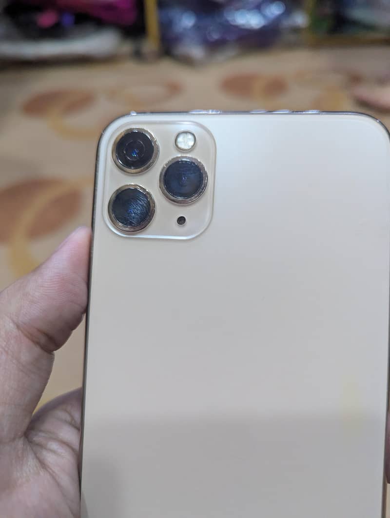 Apple iPhone 11 Pro Max 4