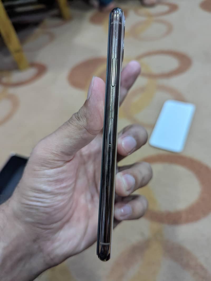 Apple iPhone 11 Pro Max 5