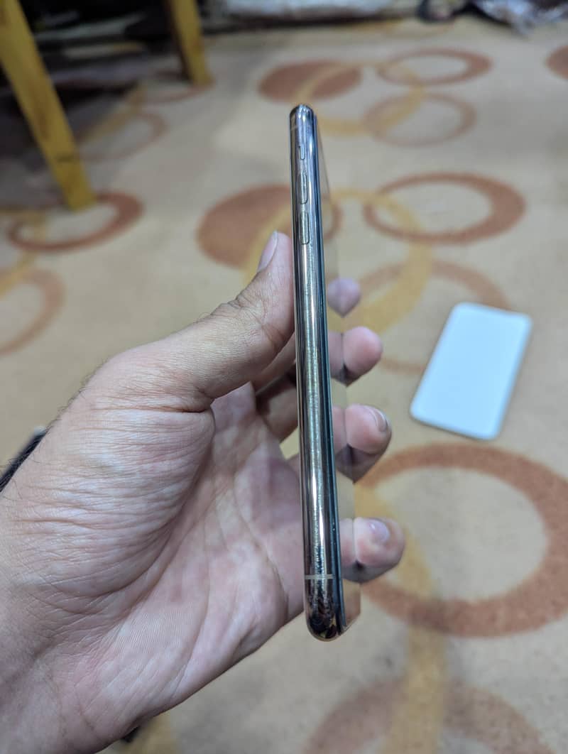 Apple iPhone 11 Pro Max 6