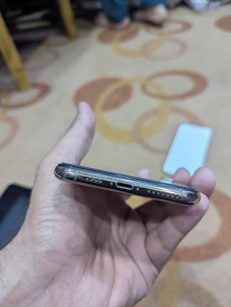 Apple iPhone 11 Pro Max 7