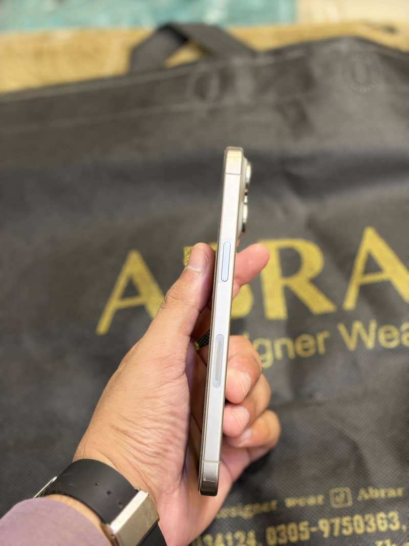 Apple iPhone 15 Pro Max 3