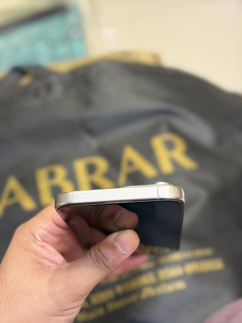 Apple iPhone 15 Pro Max 4