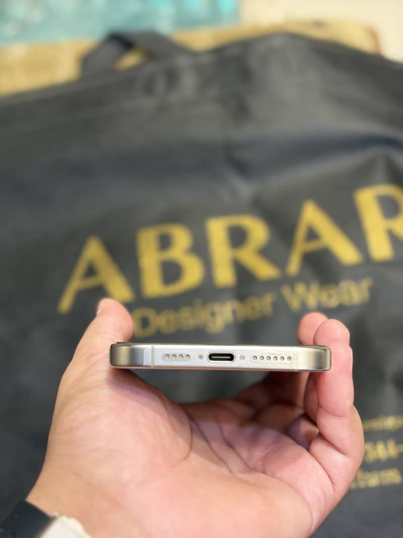 Apple iPhone 15 Pro Max 5
