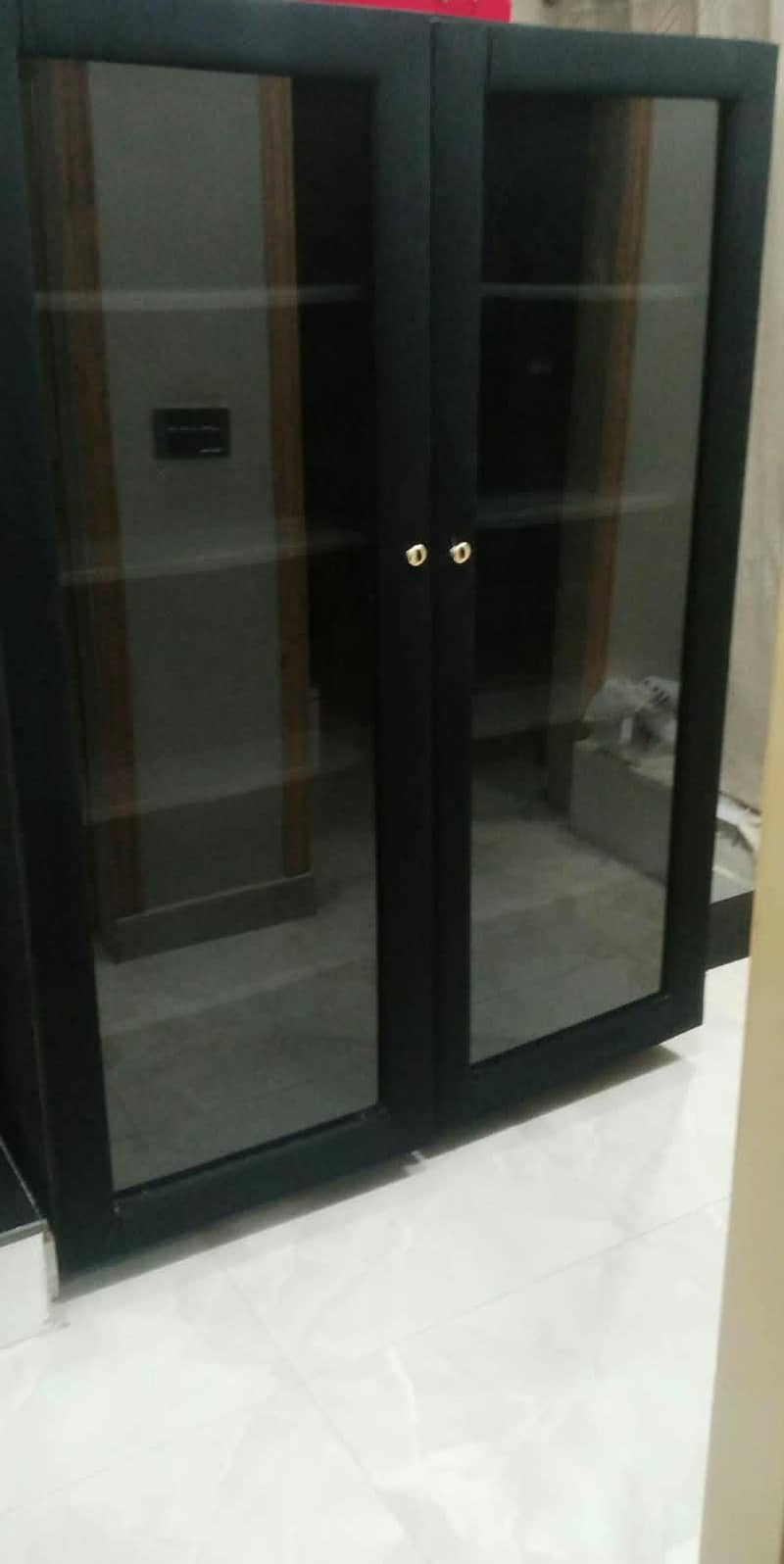 GLASS SHOWCASE 0