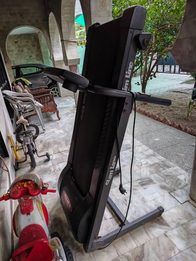Slim line tredmill is for sale