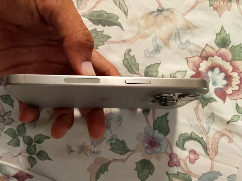 Apple iPhone 15 Pro 2