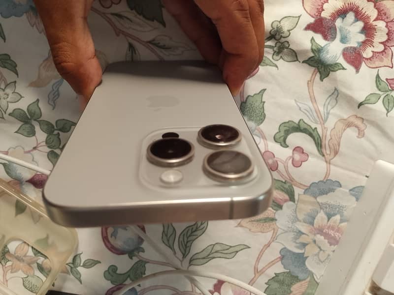 Apple iPhone 15 Pro 3