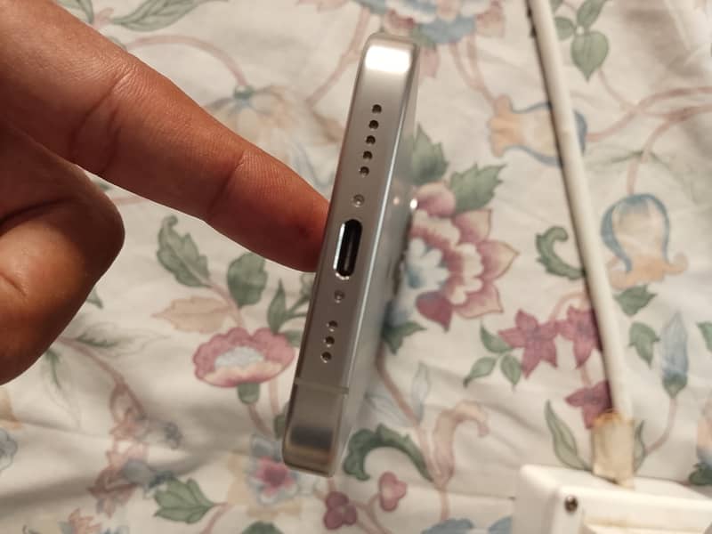 Apple iPhone 15 Pro 4