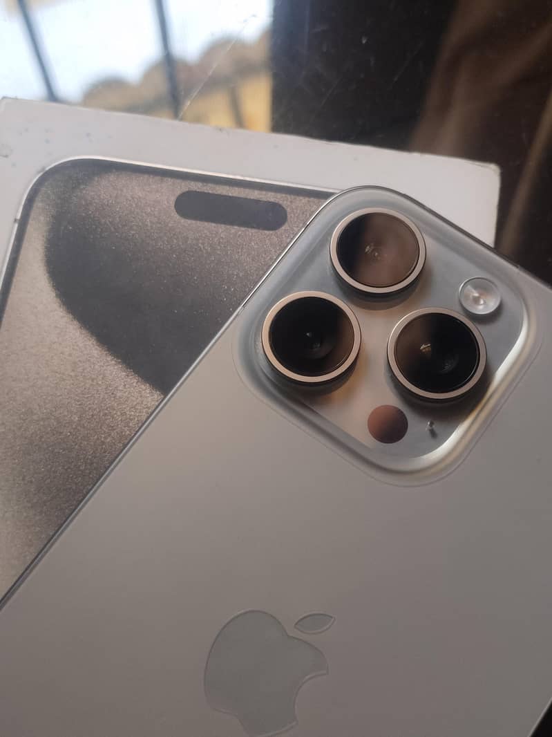 Apple iPhone 15 pro max 1