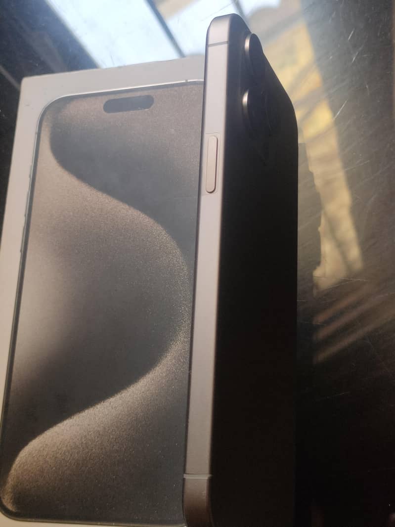 Apple iPhone 15 pro max 4