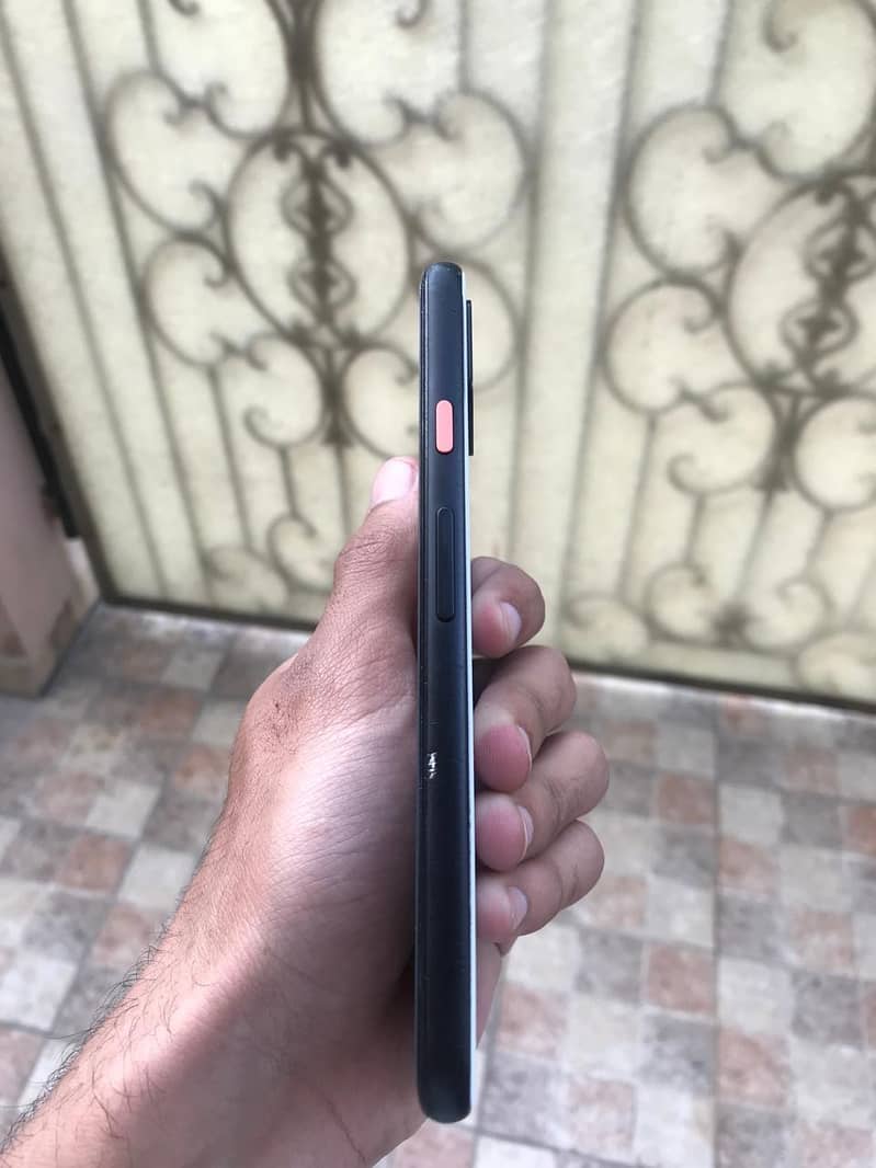 Google Pixel 4 3