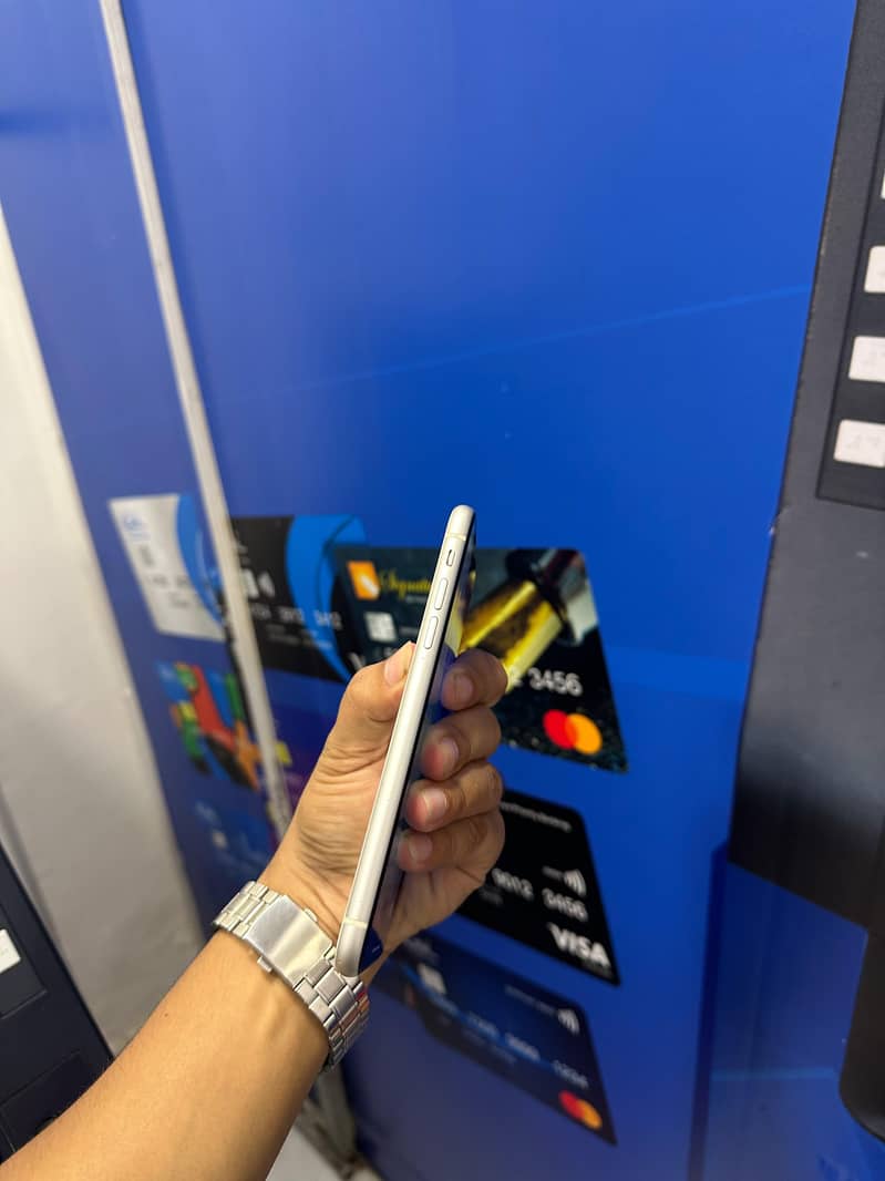 Apple iPhone 11 1