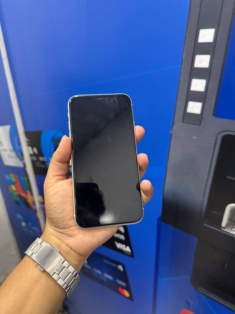 Apple iPhone 11 3