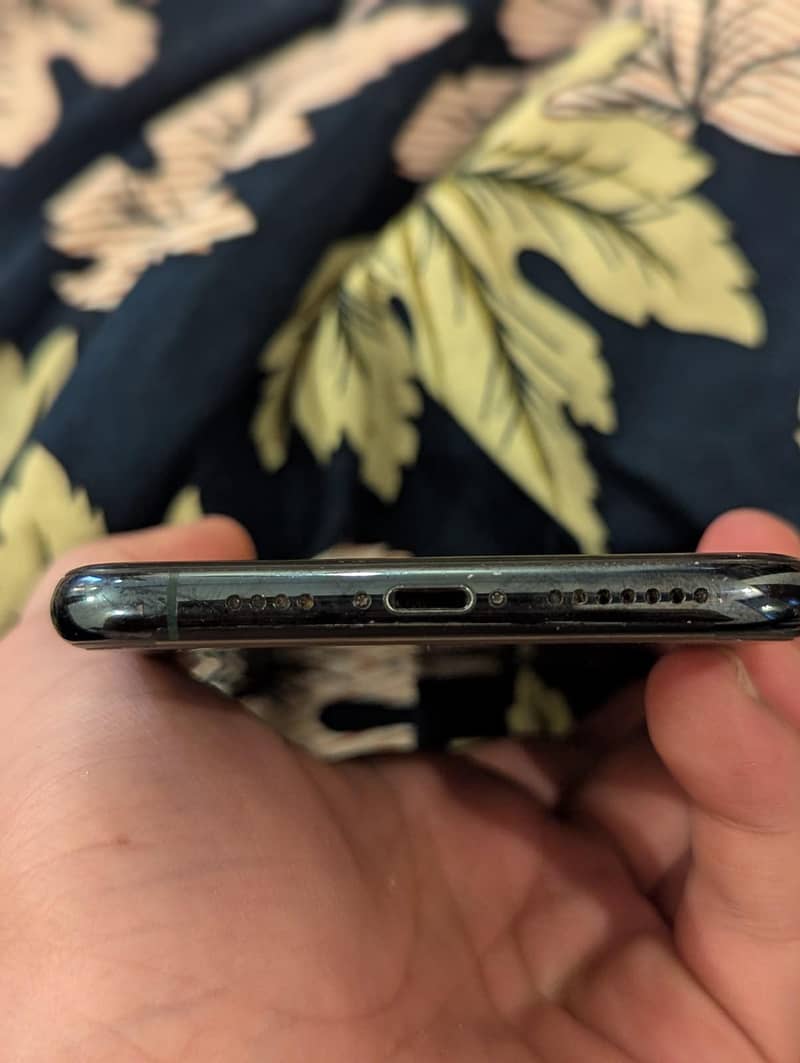 Apple iPhone 11 Pro Max 1