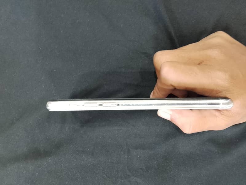 Apple iPhone XS 3