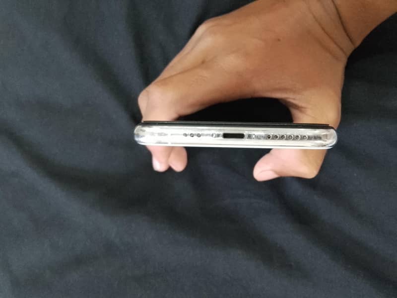 Apple iPhone XS 4